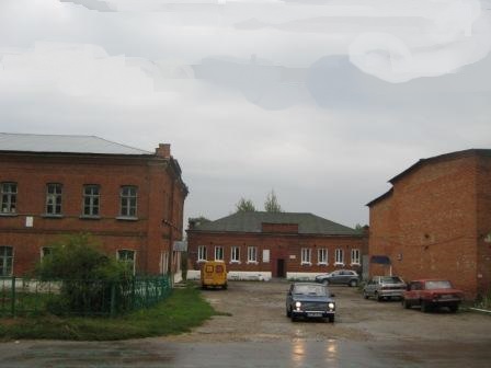 Старинные кирпичные здания, которые находились напротив дома Абрамовых