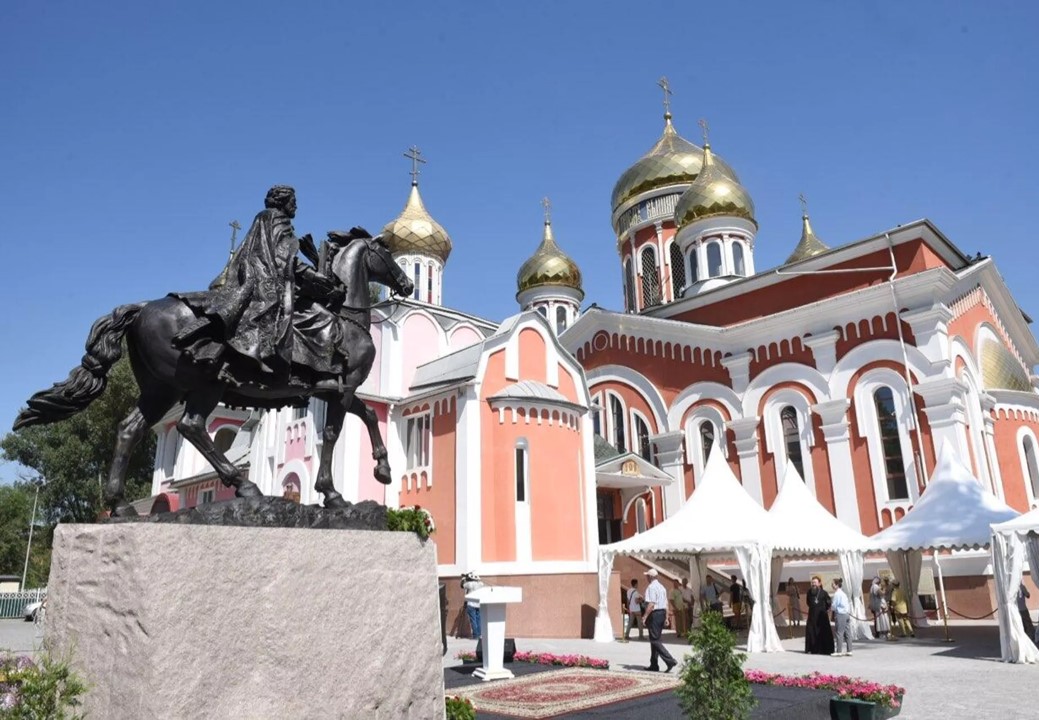 Памятник Александру Невскому в Алматы